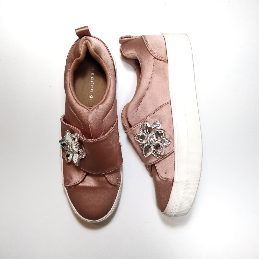 🔥 Madden Girl dress sneakers